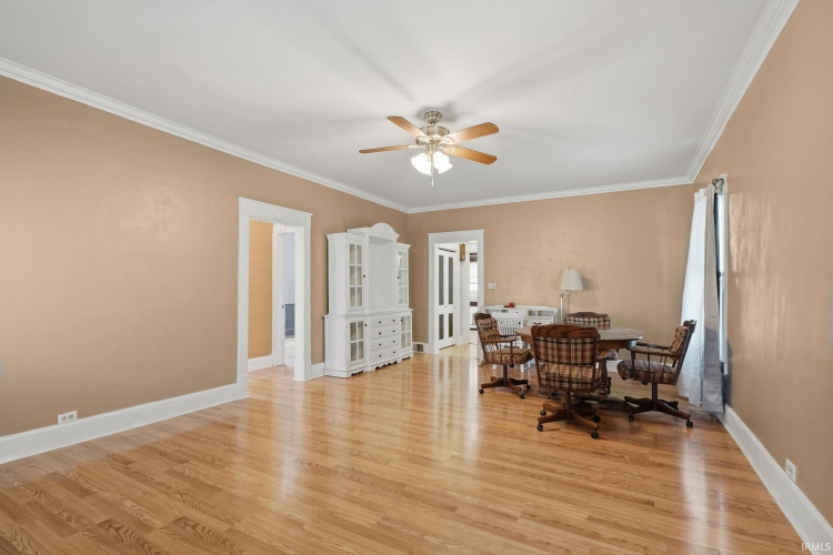 Listing Image 5