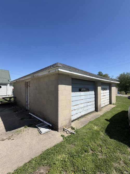 Listing Image 4
