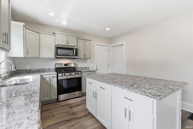 Listing Image 12