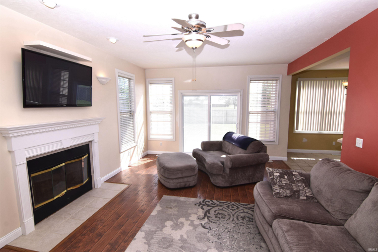 Listing Image 4
