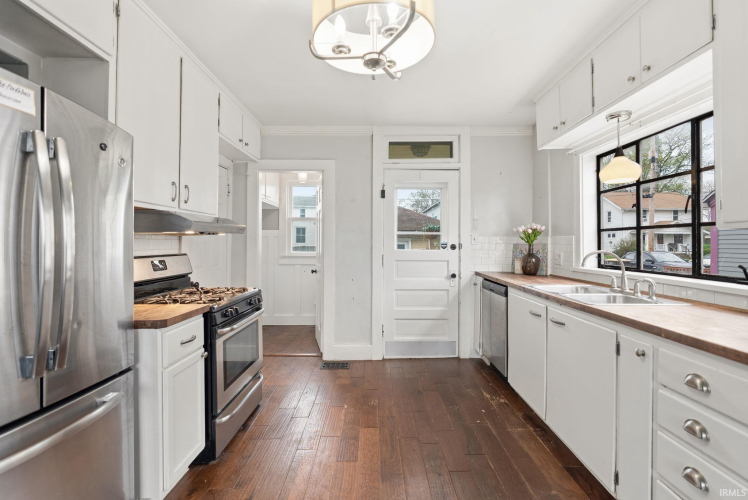 Listing Image 11
