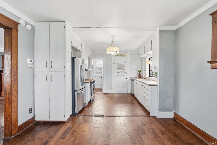 Listing Image 10