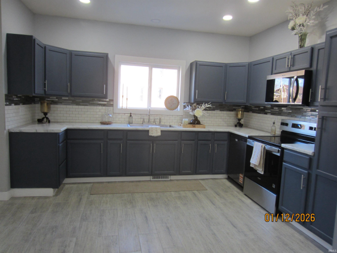 Listing Image 12