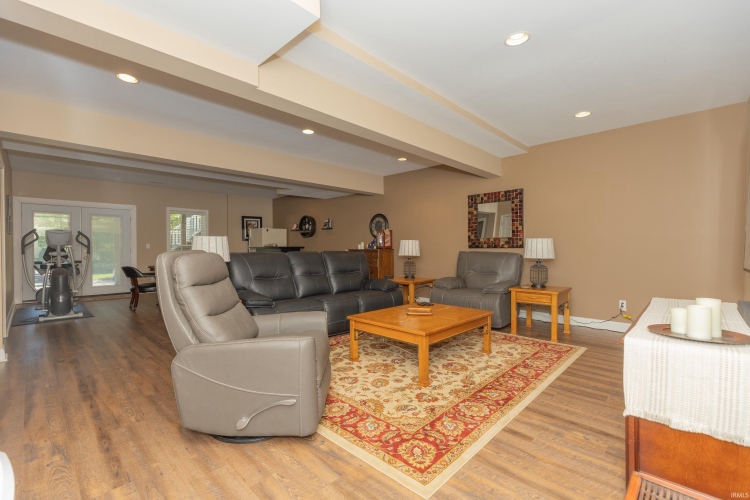 Listing Image 25