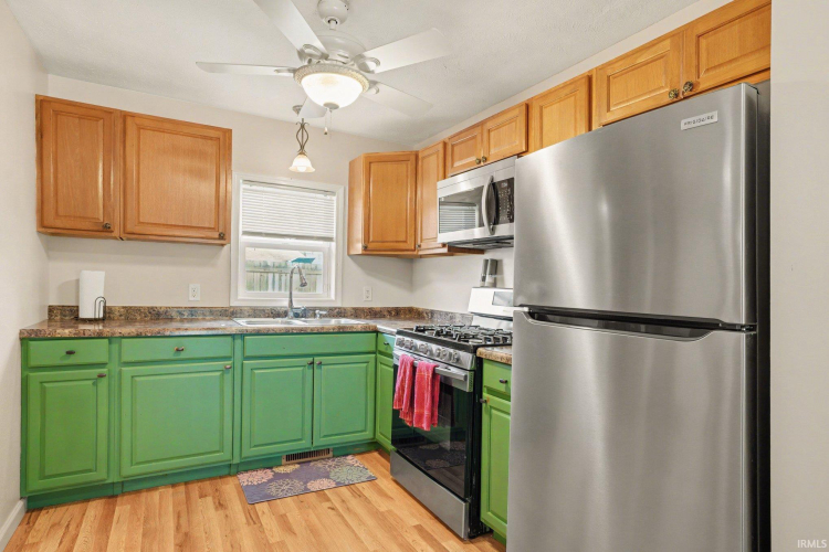 Listing Image 11