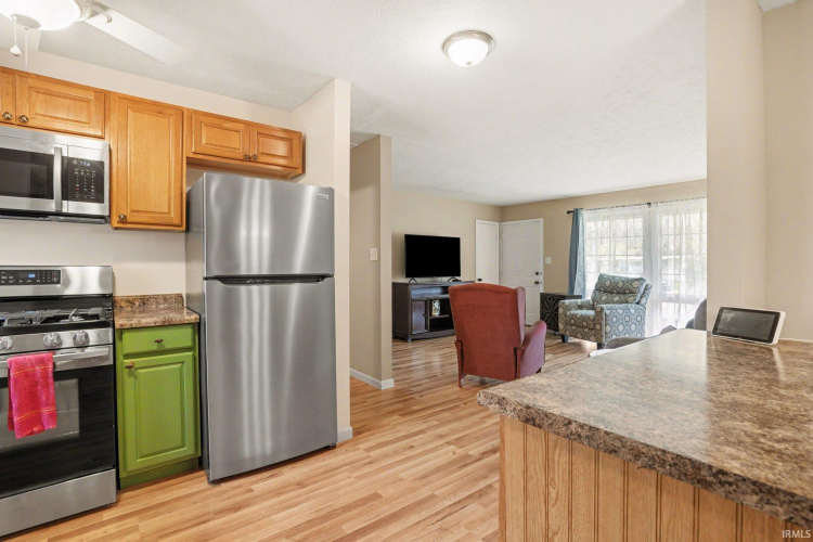 Listing Image 12