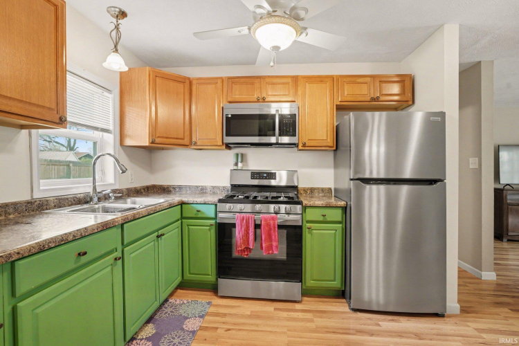 Listing Image 10