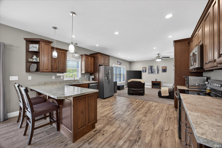 Listing Image 9