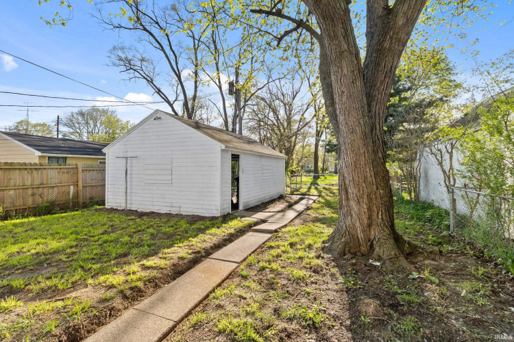 Listing Image 5