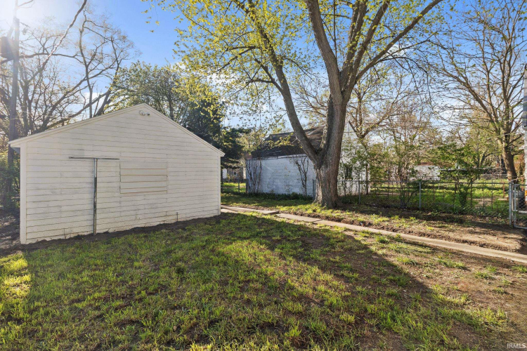 Listing Image 6