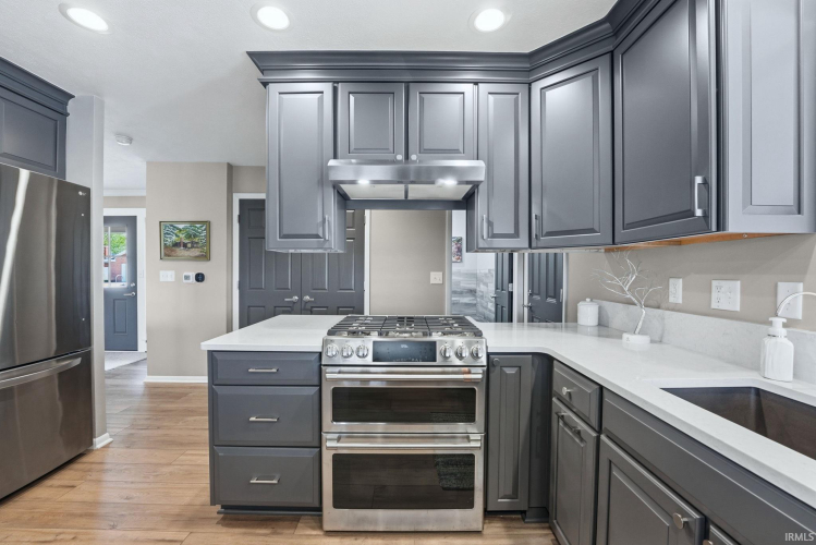 Listing Image 11