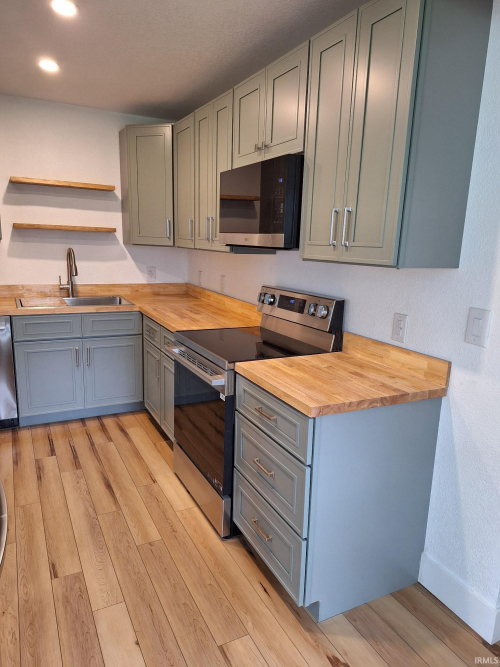 Listing Image 11