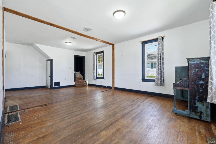 Listing Image 6