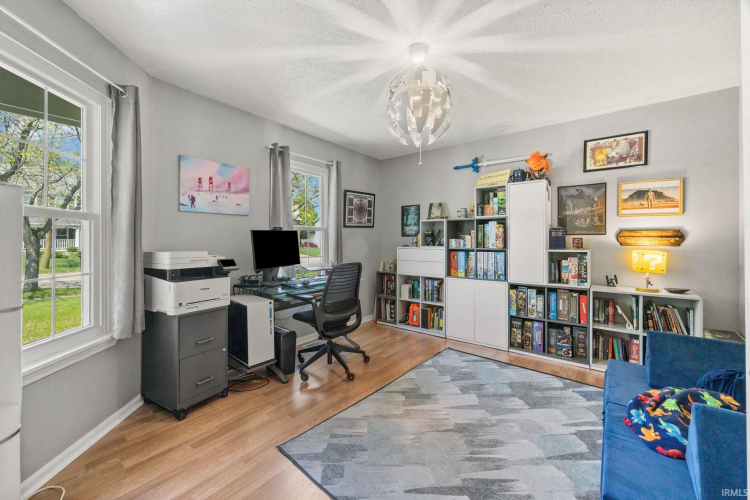 Listing Image 19