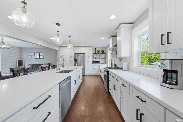 Listing Image 9