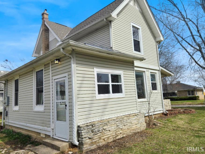 Listing Image 4
