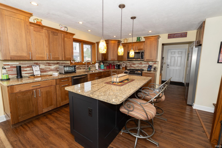 Listing Image 11