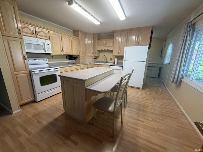 Listing Image 4