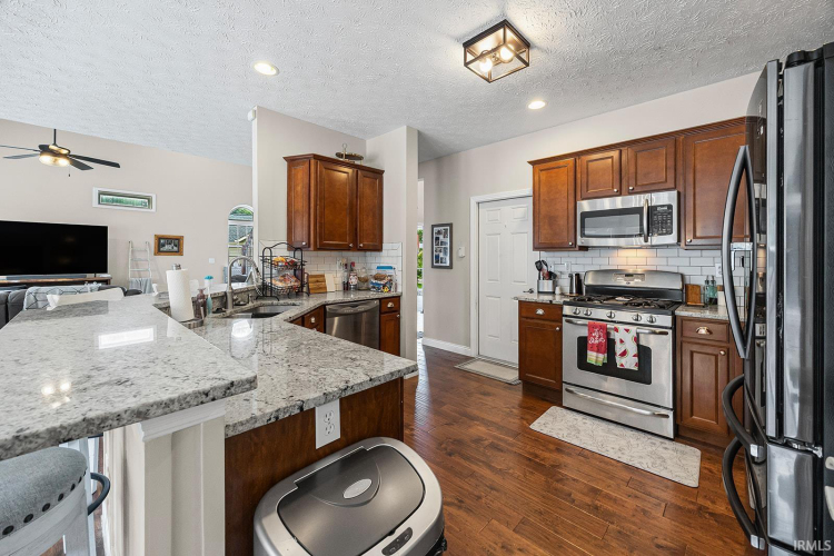 Listing Image 9