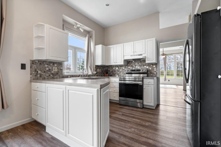 Listing Image 11