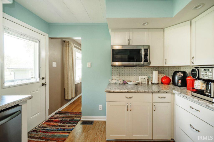Listing Image 12