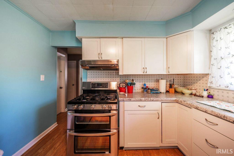 Listing Image 10