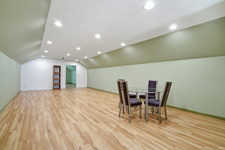 Listing Image 27