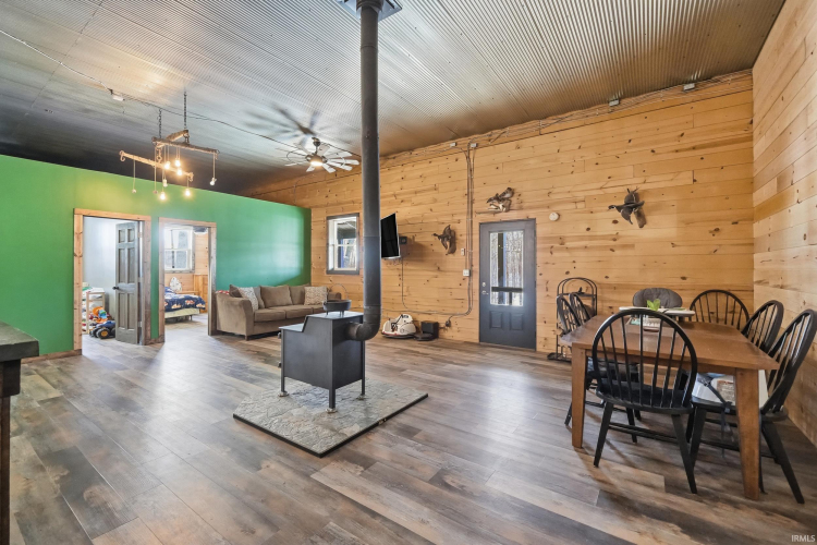 Listing Image 12