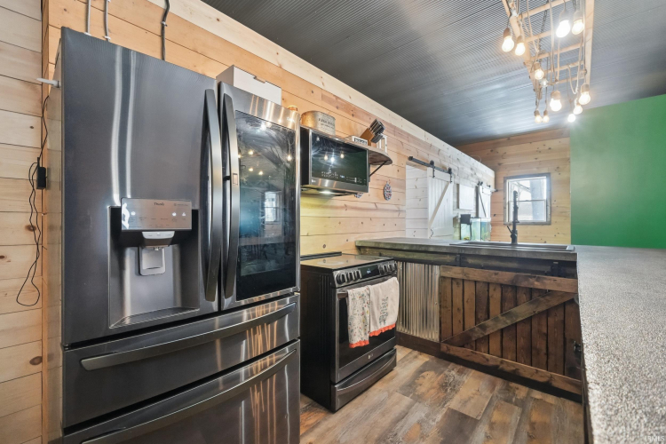 Listing Image 9