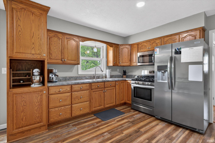 Listing Image 12