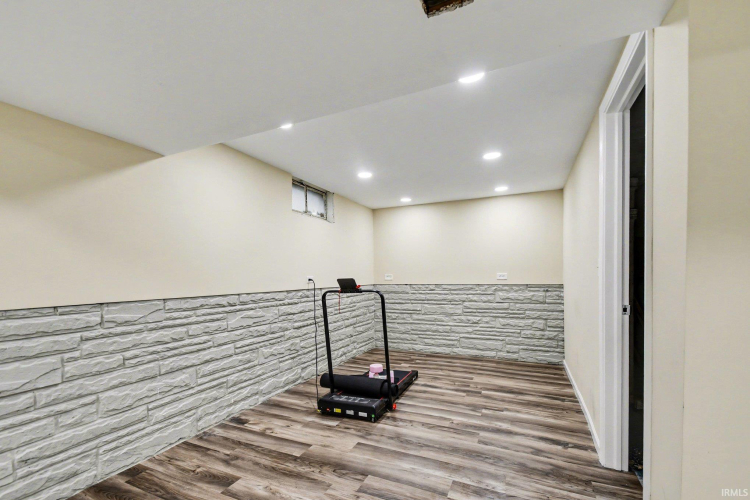 Listing Image 16