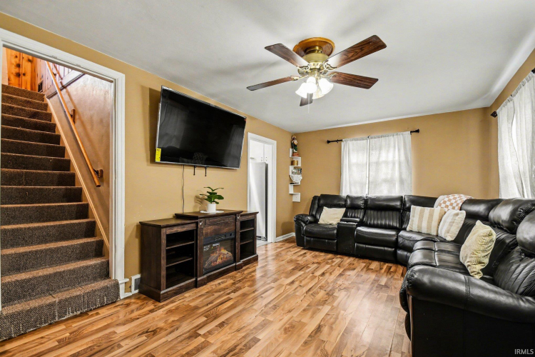 Listing Image 7