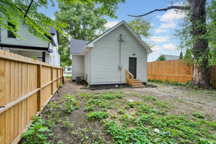 Listing Image 16
