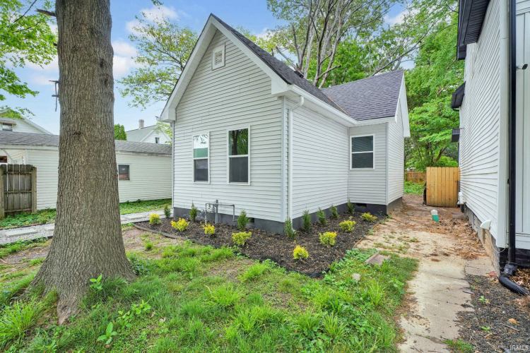 Listing Image 17