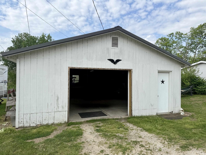 Listing Image 14