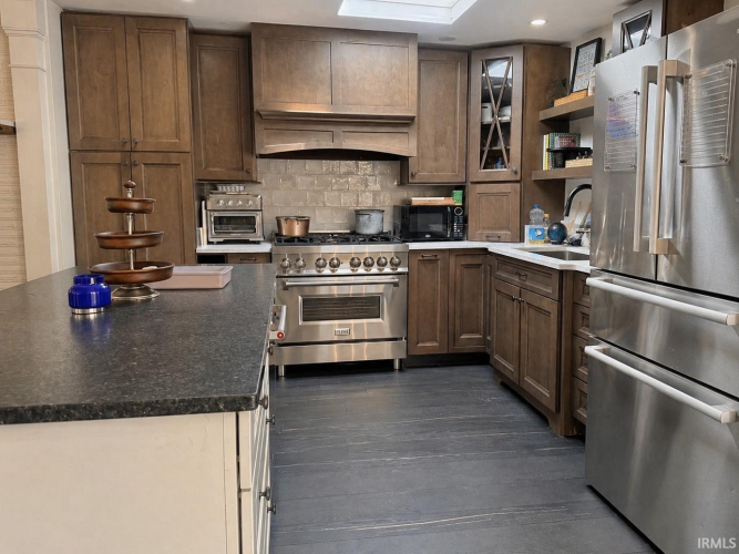 Listing Image 11