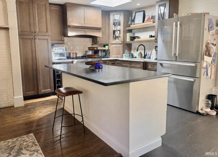Listing Image 12