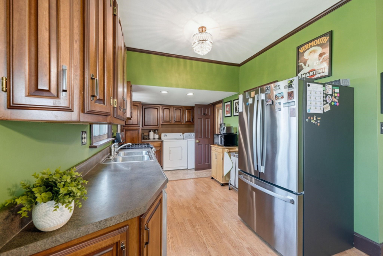 Listing Image 14
