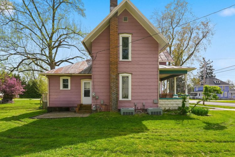 Listing Image 4