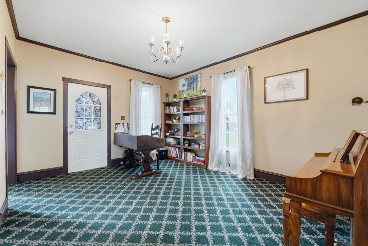 Listing Image 9
