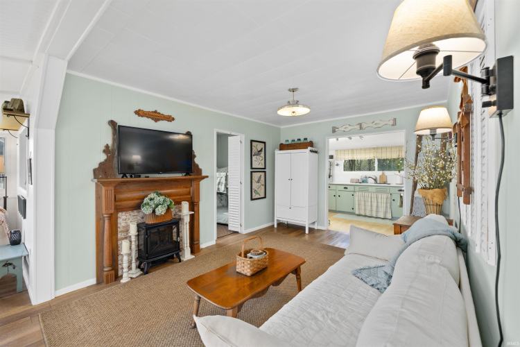 Listing Image 12