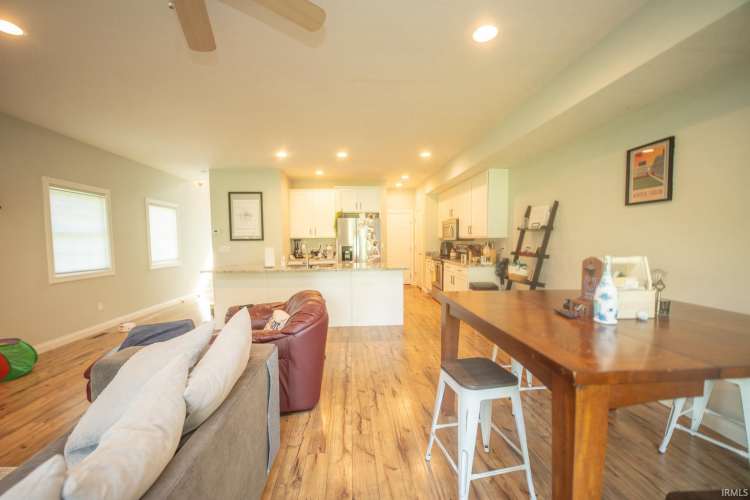 Listing Image 5