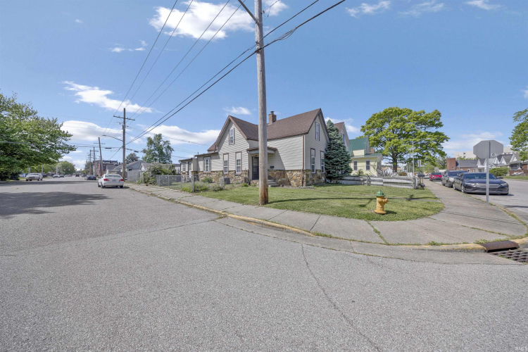 Listing Image 3