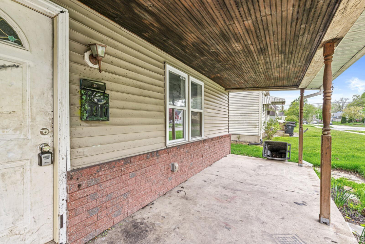 Listing Image 5