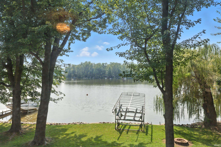 Listing Image 4