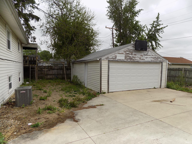 Listing Image 4