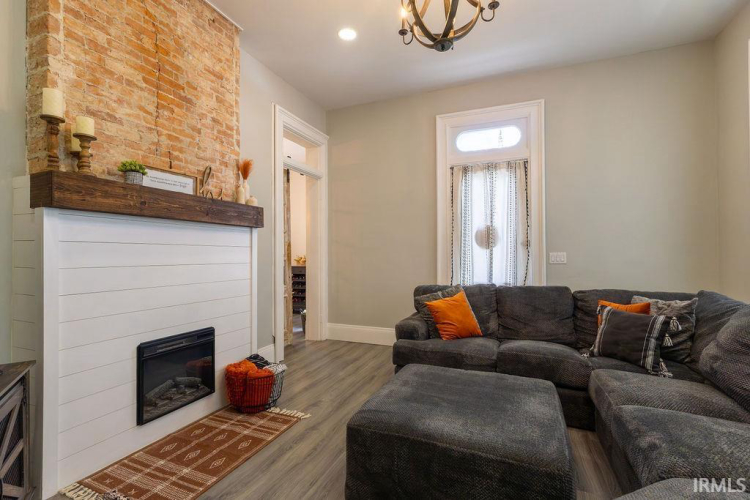 Listing Image 10