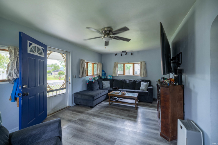 Listing Image 5