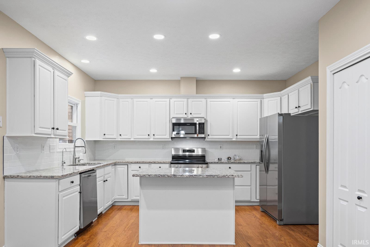 Listing Image 11