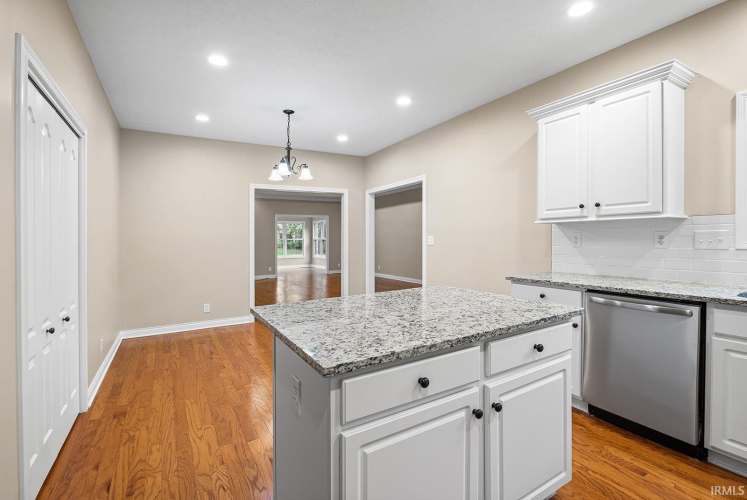 Listing Image 16